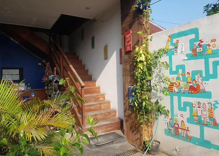 Хостел The Moon House For Entrepreneurs
